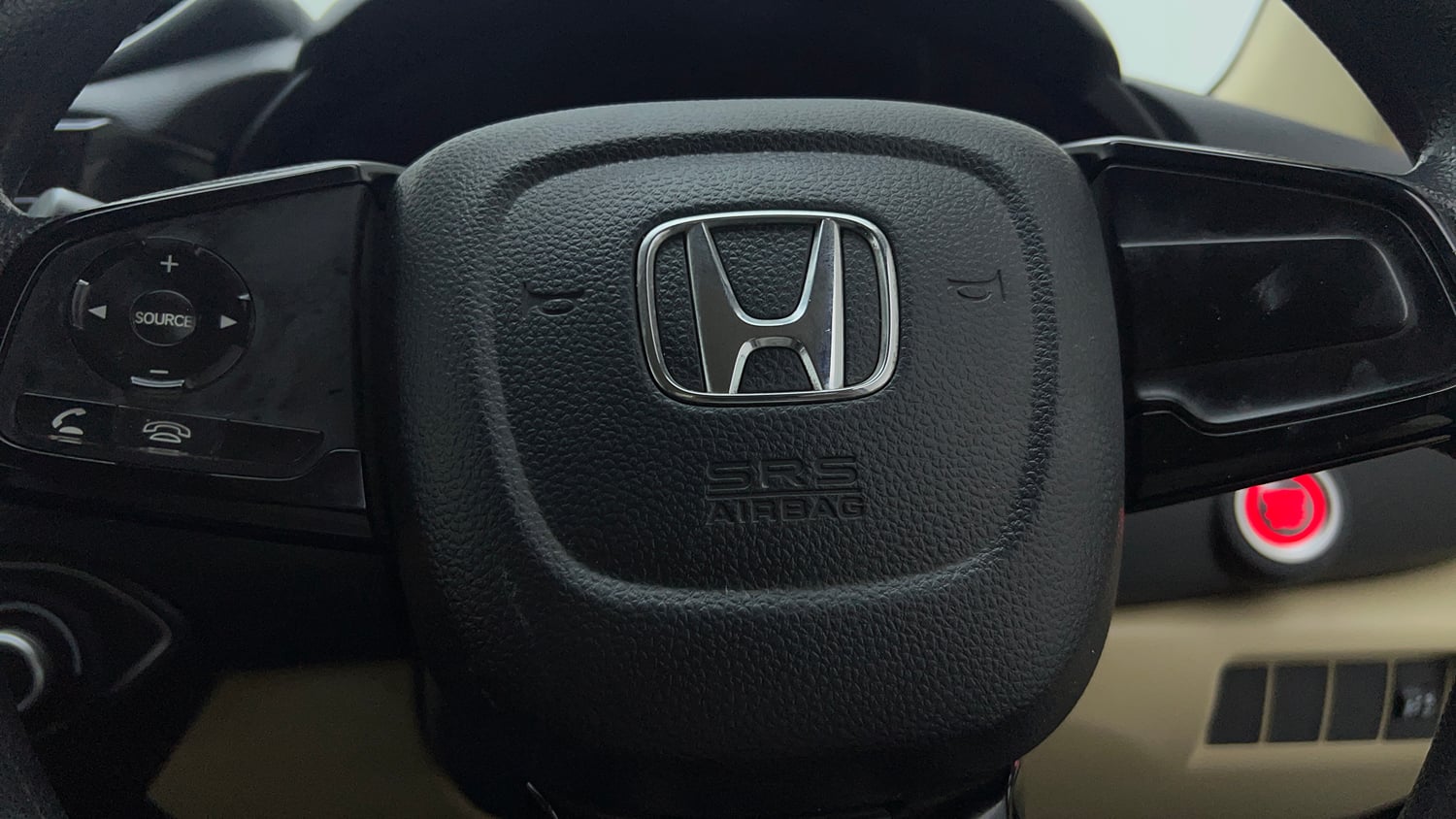 Used 2018 Honda Amaze 1.2 V MT Petrol Petrol Manual top_features Steering mounted controls