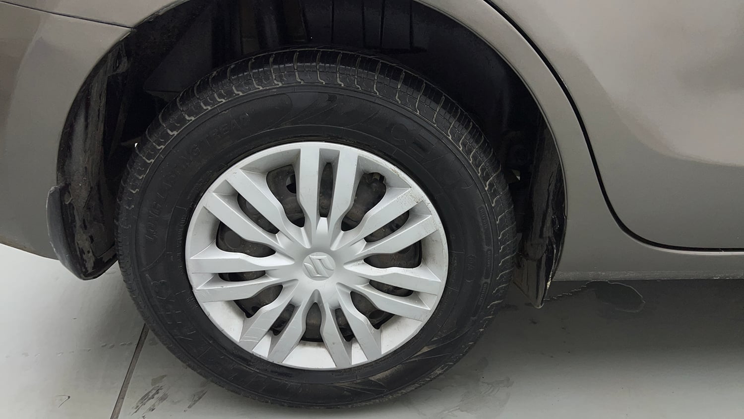 Used 2017 Maruti Suzuki Dzire VXi Petrol Manual tyres RIGHT REAR TYRE RIM VIEW
