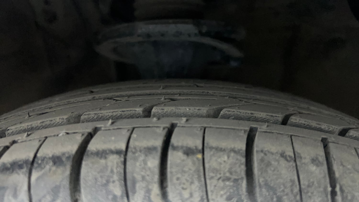 Used 2013 Hyundai i10 Magna 1.2 Kappa2 Petrol Manual tyres LEFT FRONT TYRE TREAD VIEW