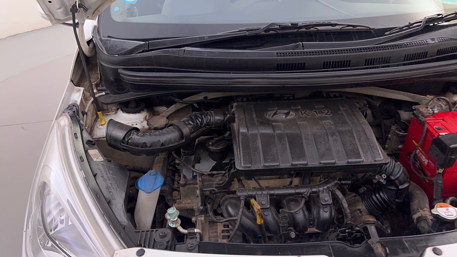 Used 2020 Hyundai Grand i10 Sportz 1.2 Kappa VTVT Petrol Manual engine ENGINE RIGHT SIDE HINGE & APRON VIEW