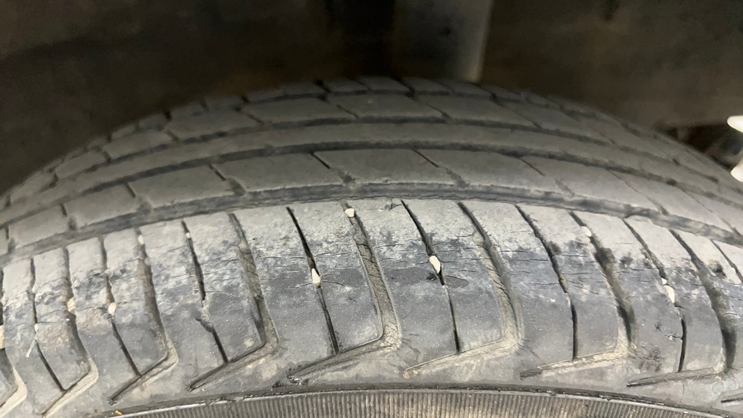 Used 2017 Renault Kwid 1.0 RXT AMT Petrol Automatic tyres LEFT REAR TYRE TREAD VIEW