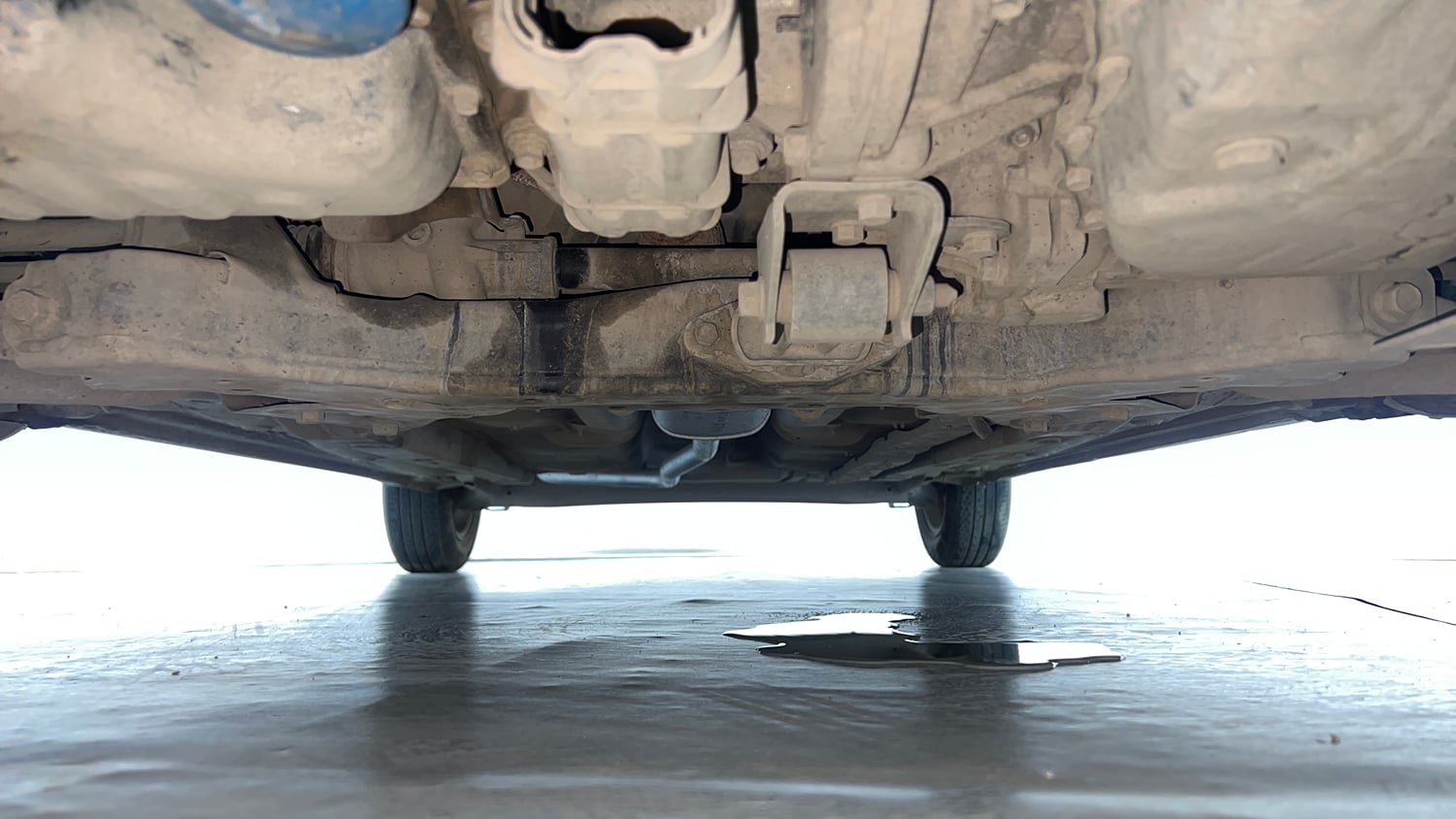 Used 2016 Hyundai Grand i10 Asta AT 1.2 Kappa VTVT (O) Petrol Automatic extra FRONT LEFT UNDERBODY VIEW