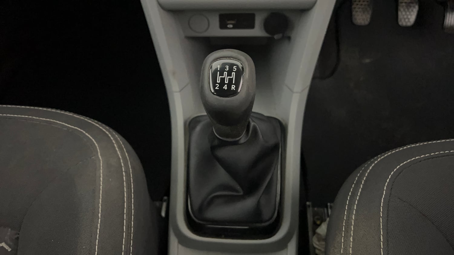 Used 2022 Tata Tiago XZ Petrol Manual interior GEAR  KNOB VIEW