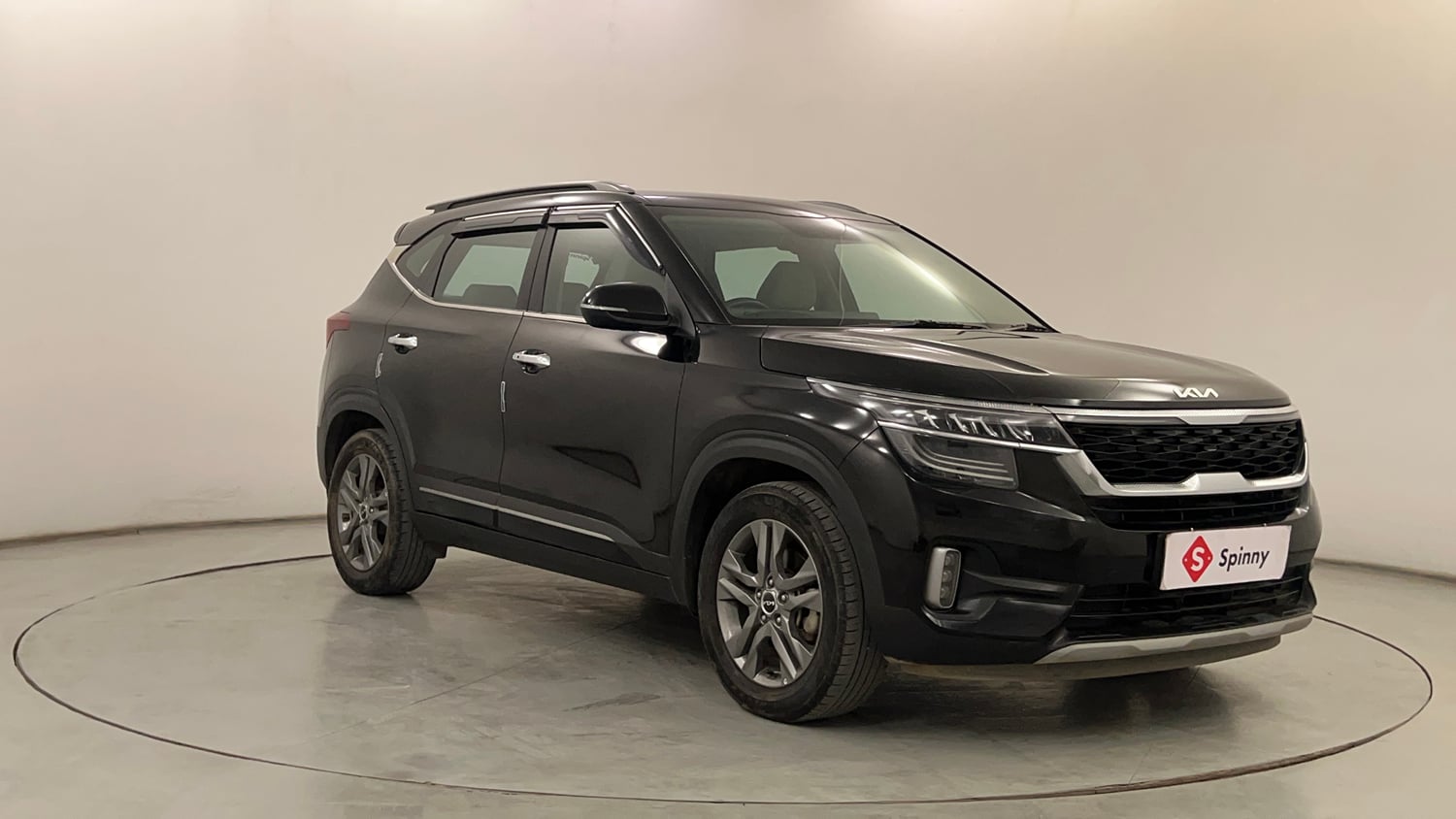 Used 2022 Kia Seltos HTX 1.5 Petrol Manual exterior RIGHT FRONT CORNER VIEW