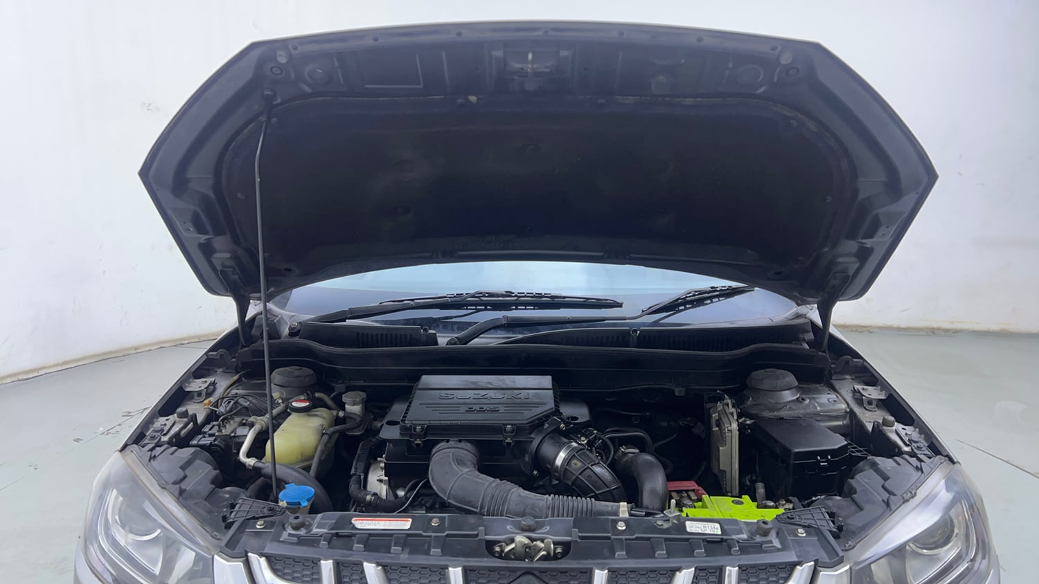 Used 2017 Maruti Suzuki Vitara Brezza [2016-2020] ZDi Plus Diesel Manual engine ENGINE & BONNET OPEN FRONT VIEW