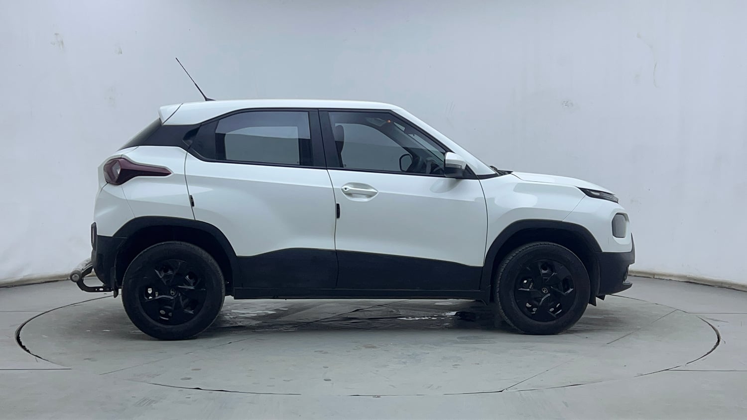 Used 2024 Tata Punch Adventure Rhythm Pack MT Petrol Manual exterior RIGHT SIDE VIEW