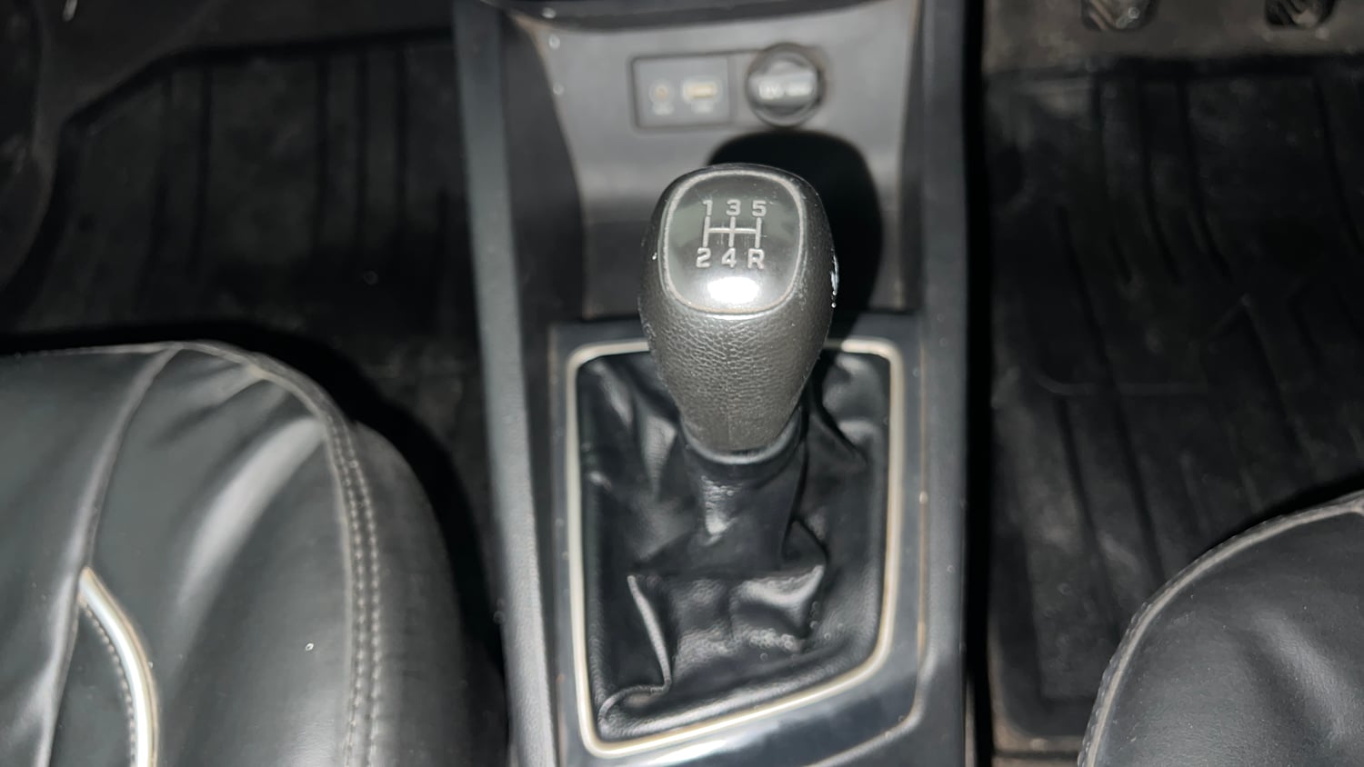Used 2017 Hyundai Elite i20 Sportz 1.2 Petrol Manual interior GEAR  KNOB VIEW