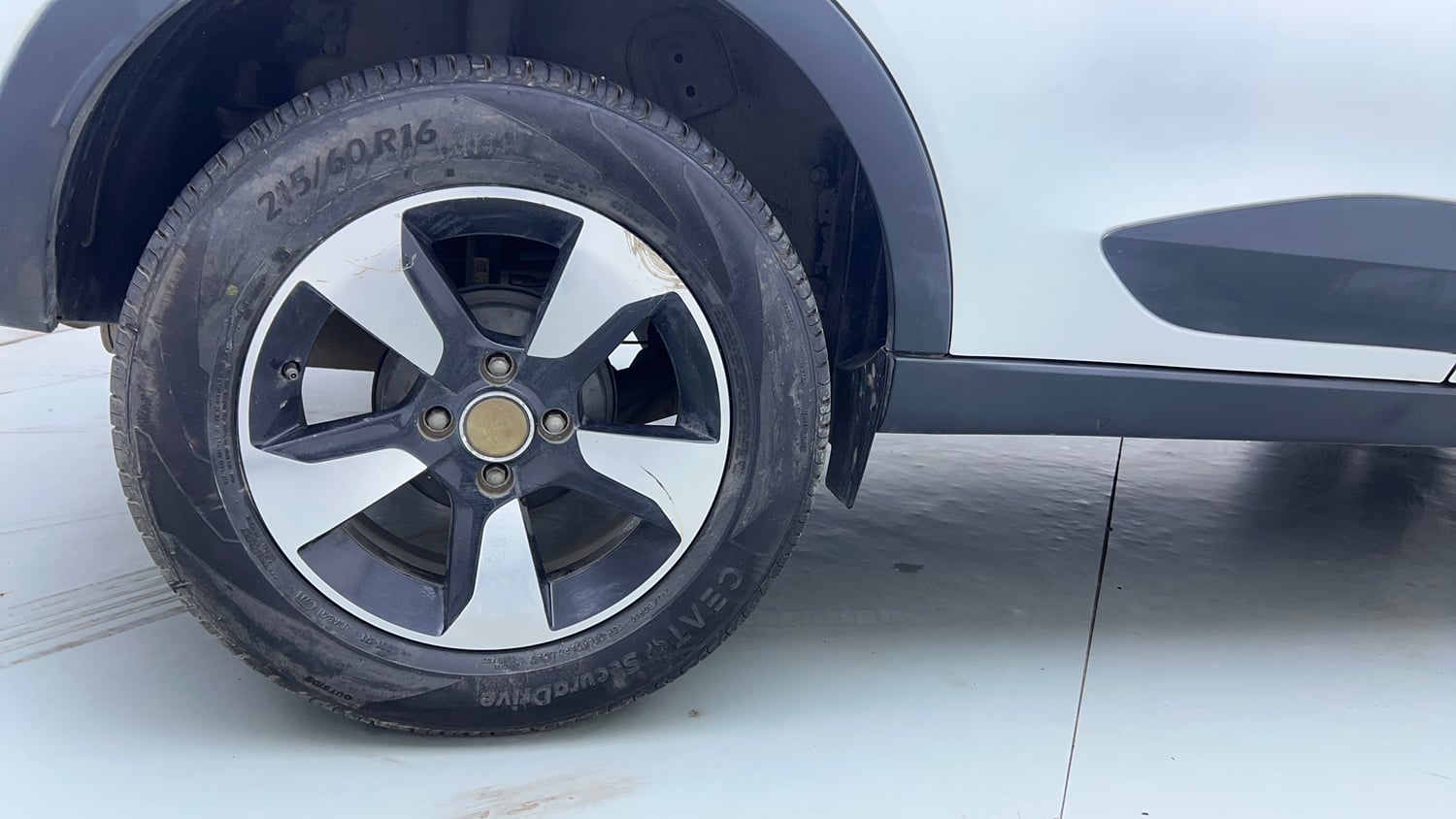 Used 2020 Tata Nexon XZA Plus Petrol Petrol Automatic tyres RIGHT REAR TYRE RIM VIEW