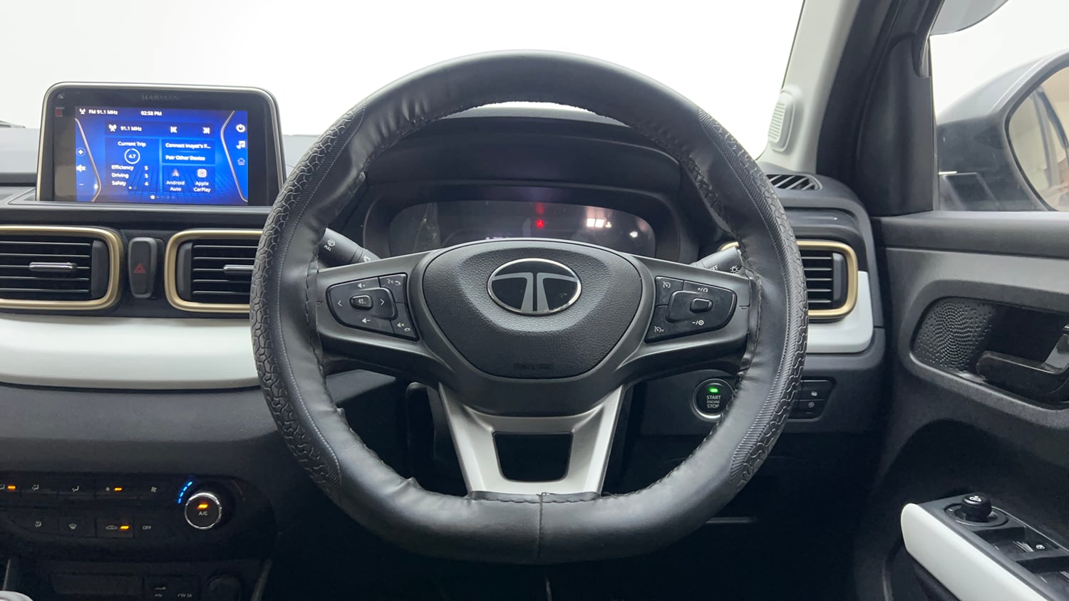 Used 2024 Tata Punch Accomplished MT Petrol Manual interior STEERING VIEW