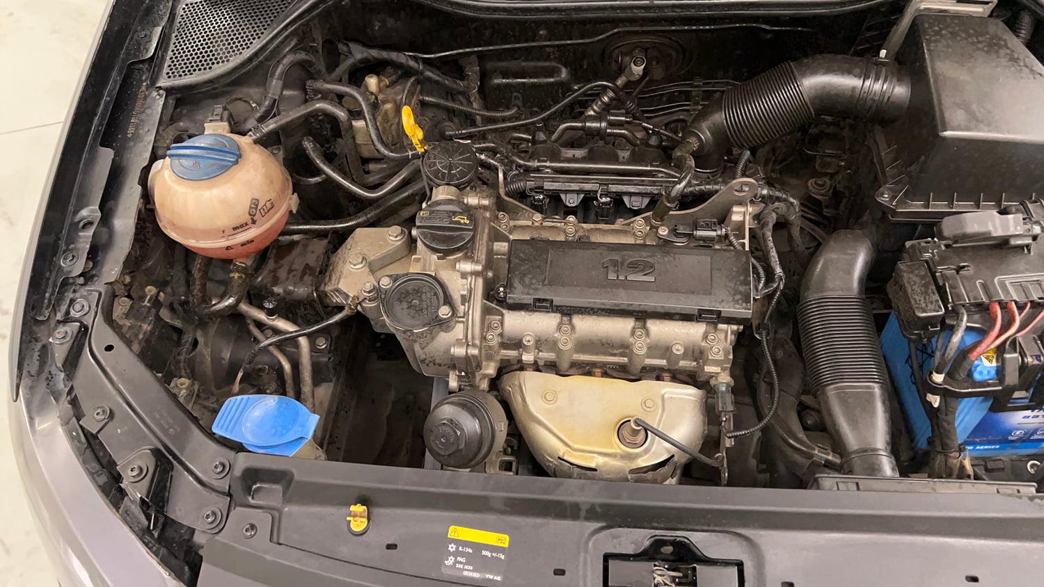 Used 2016 Volkswagen Polo Highline1.2L (P) Petrol Manual engine ENGINE RIGHT SIDE VIEW