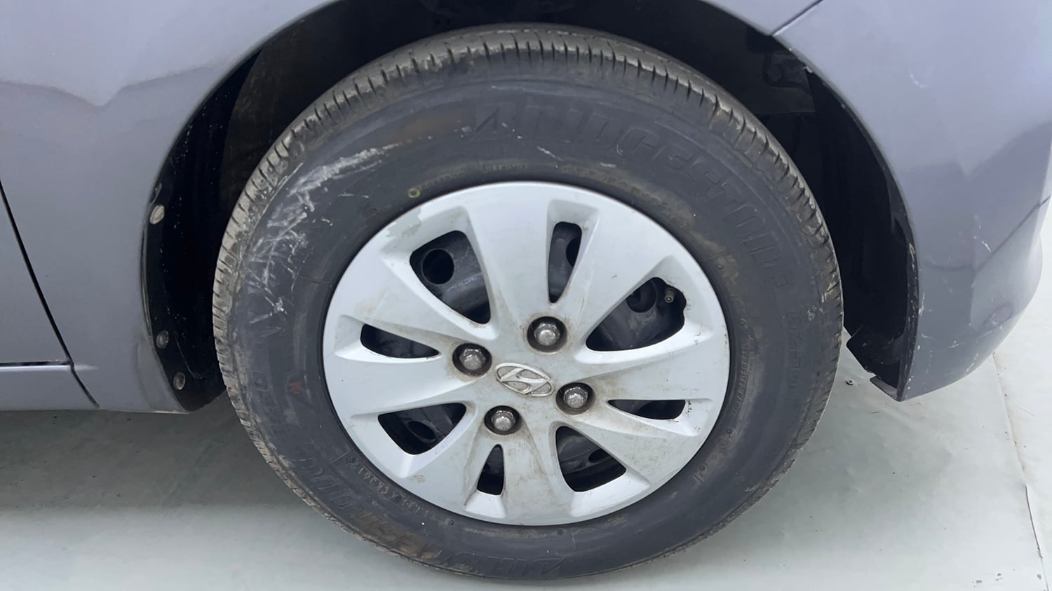 Used 2013 Hyundai i10 Magna 1.2 Kappa2 Petrol Manual tyres RIGHT FRONT TYRE RIM VIEW