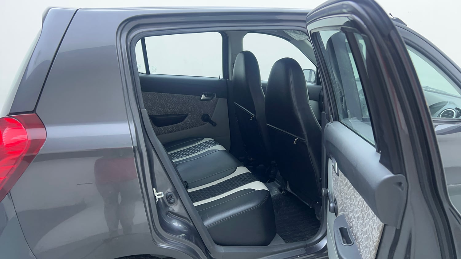 Used 2017 Maruti Suzuki Alto 800 VXi (O) Petrol Manual interior RIGHT SIDE REAR DOOR CABIN VIEW
