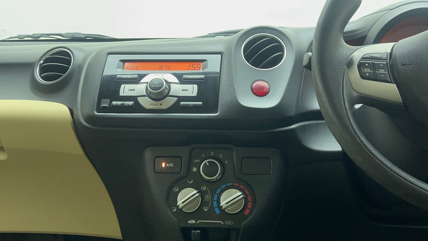 Used 2014 Honda Amaze 1.2 S i-VTEC Petrol Manual top_features Integrated (in-dash) music system