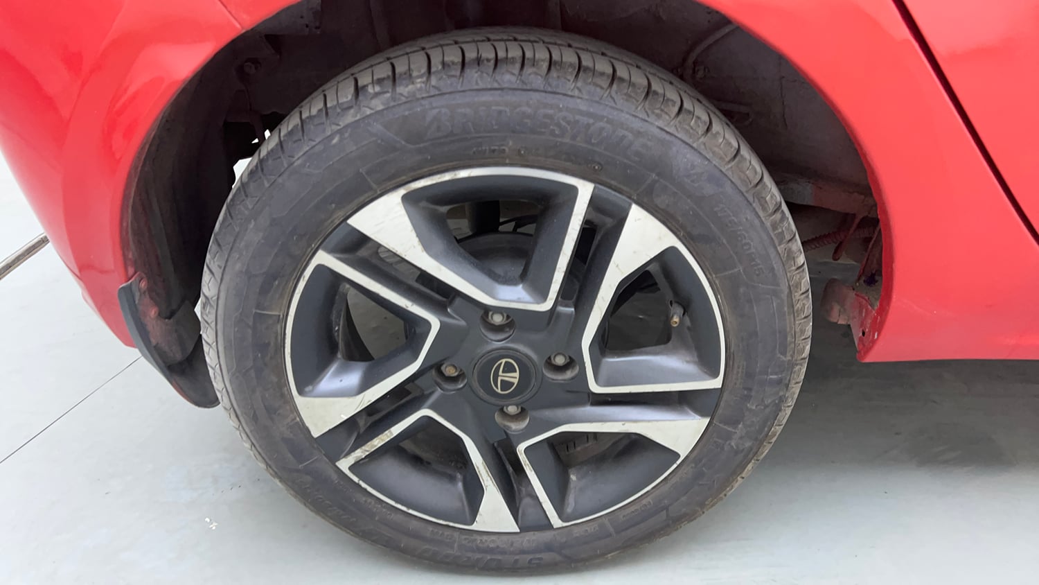 Used 2021 Tata Tiago XZ Plus Petrol Manual tyres RIGHT REAR TYRE RIM VIEW