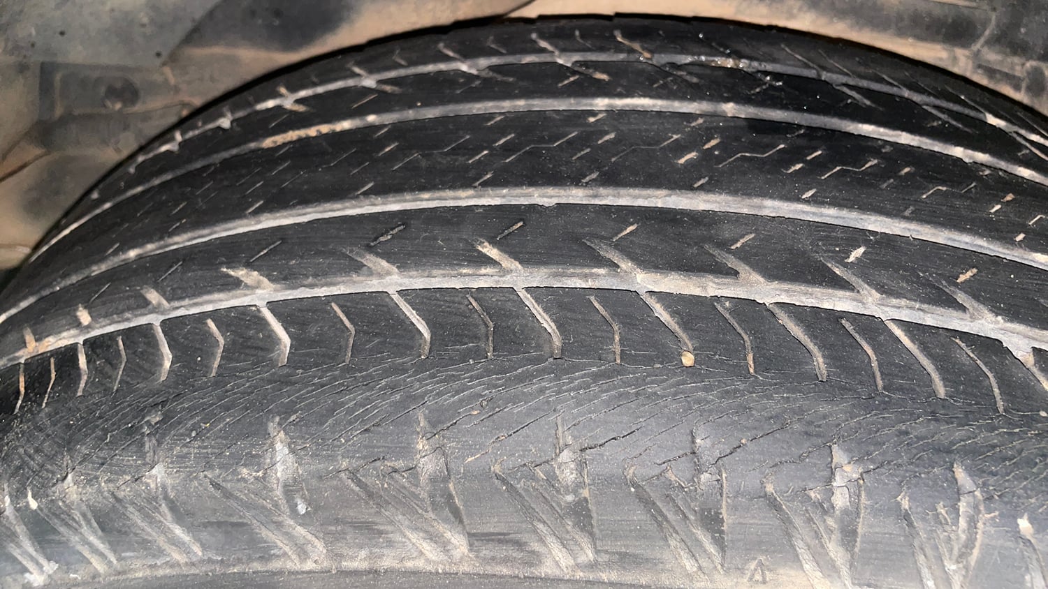Used 2018 Mahindra XUV500 W11 Diesel Manual tyres LEFT REAR TYRE TREAD VIEW