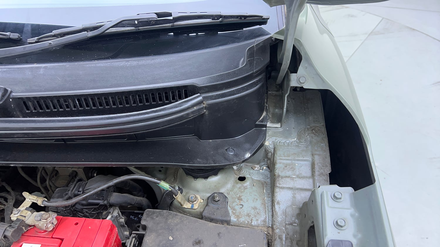 Used 2023 Hyundai Exter SX 1.2 AMT Petrol Automatic engine ENGINE LEFT SIDE HINGE & APRON VIEW