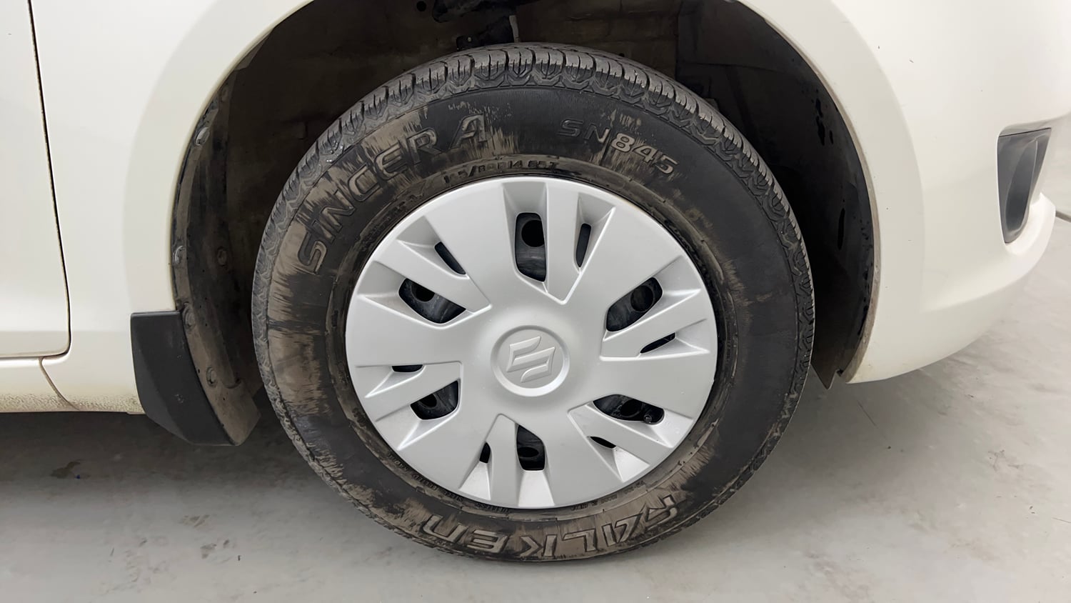 Used 2012 Maruti Suzuki Swift VXi Petrol Manual tyres RIGHT FRONT TYRE RIM VIEW