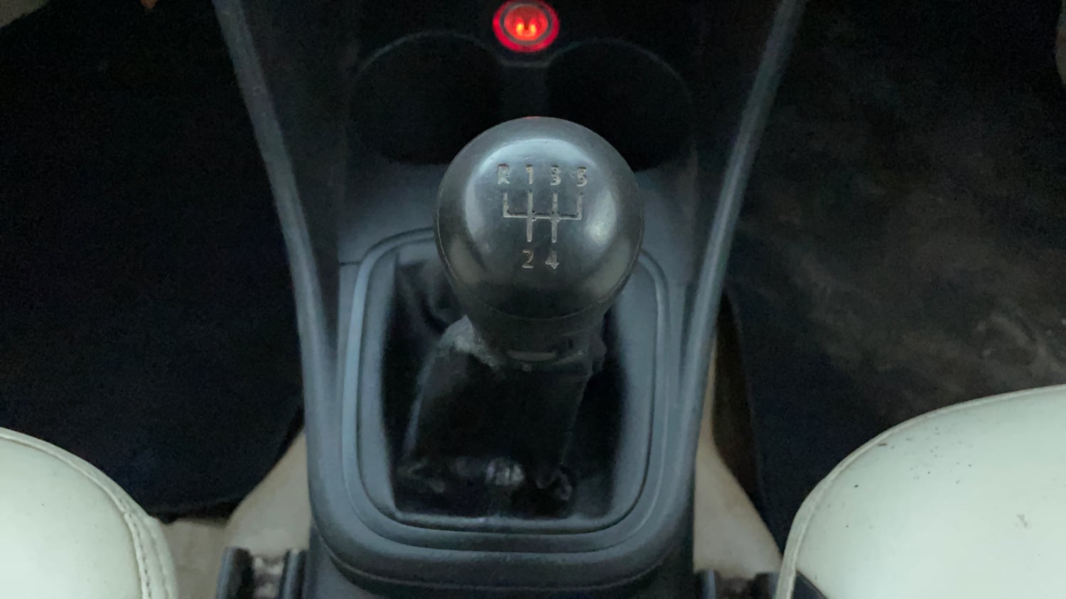 Used 2013 Volkswagen Polo Comfortline 1.2L (P) Petrol Manual interior GEAR  KNOB VIEW