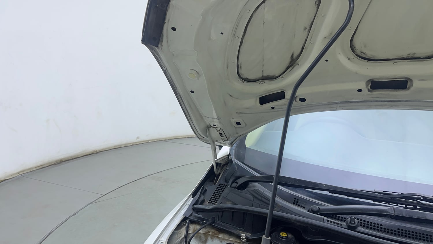 Used 2015 Honda City VX CVT Petrol Automatic engine ENGINE RIGHT SIDE HINGE & APRON VIEW