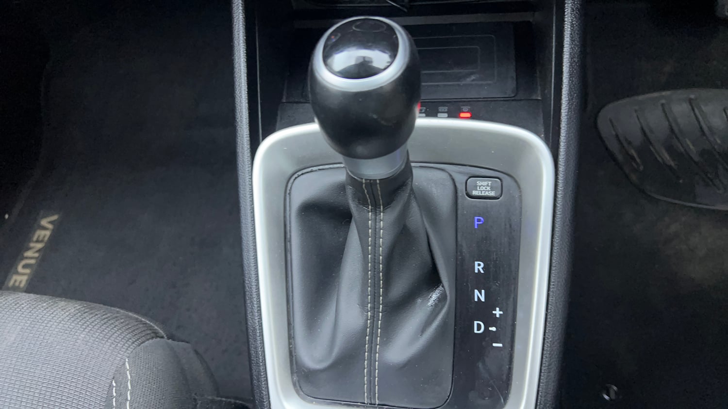 Used 2021 Hyundai Venue SX Plus 1.0 Turbo DCT Petrol Automatic interior GEAR  KNOB VIEW