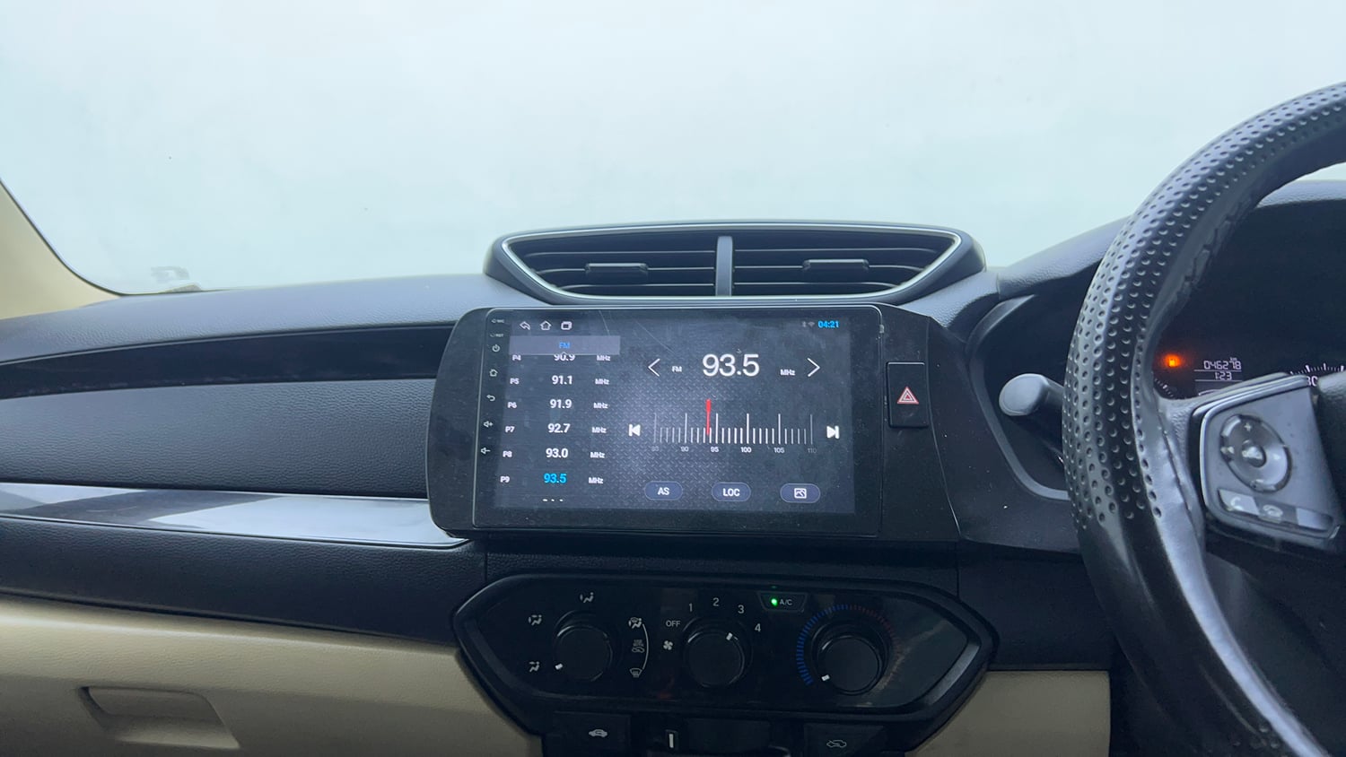 Used 2020 Honda Amaze 1.2 S MT Petrol Petrol Manual interior MUSIC SYSTEM & AC CONTROL VIEW
