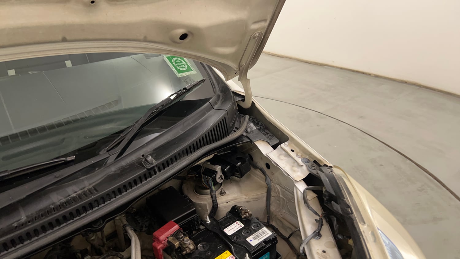 Used 2012 Maruti Suzuki Wagon R LXi Petrol Manual engine ENGINE LEFT SIDE HINGE & APRON VIEW
