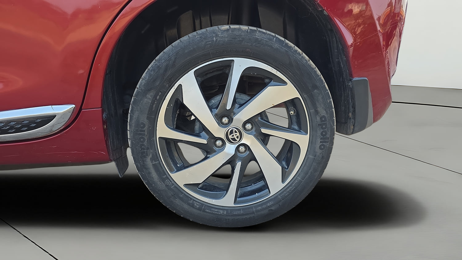 Used 2023 Toyota Glanza V Petrol Manual tyres LEFT REAR TYRE RIM VIEW