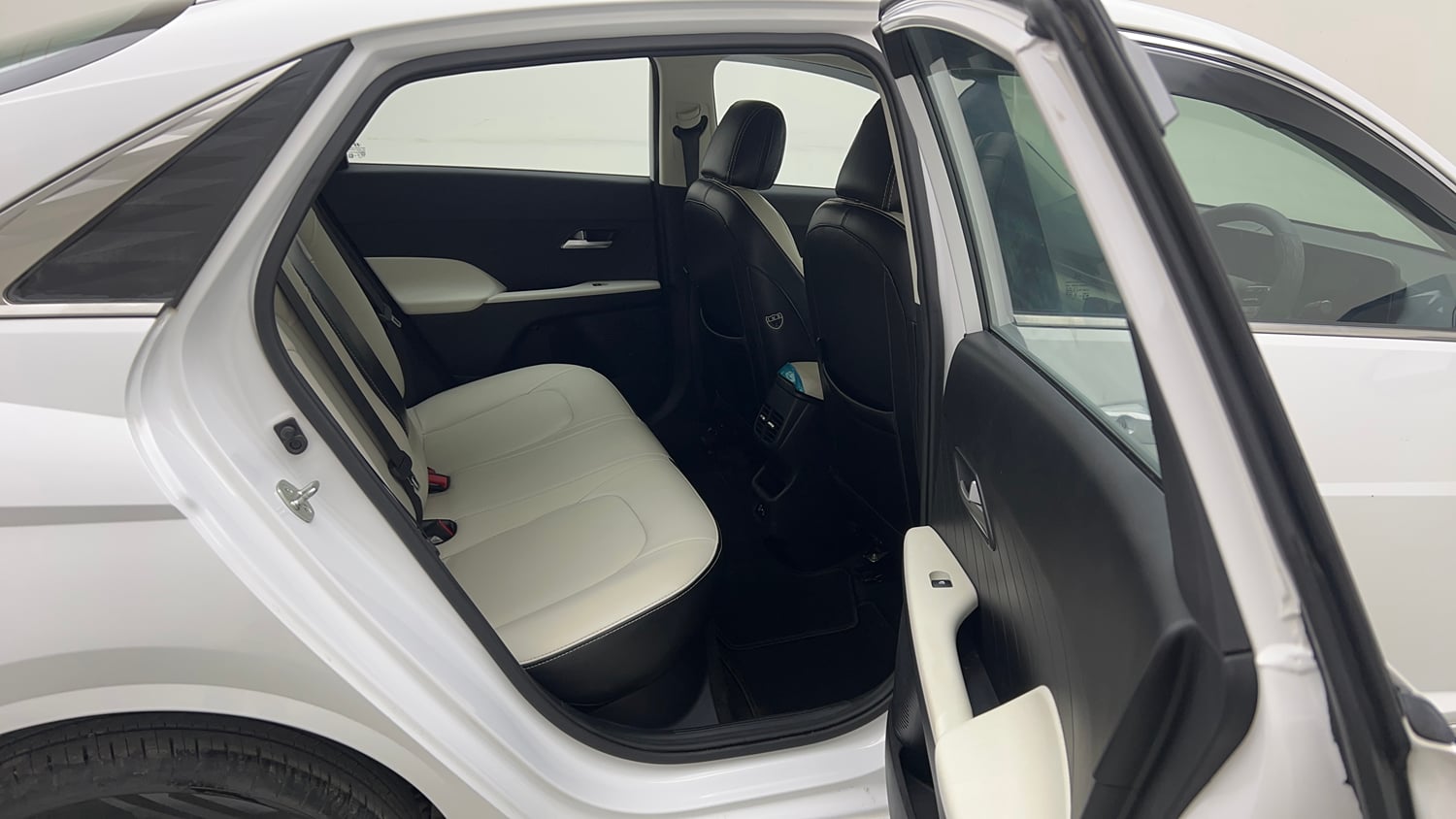 Used 2024 Hyundai Verna SX 1.5 Petrol MT Petrol Manual interior RIGHT SIDE REAR DOOR CABIN VIEW