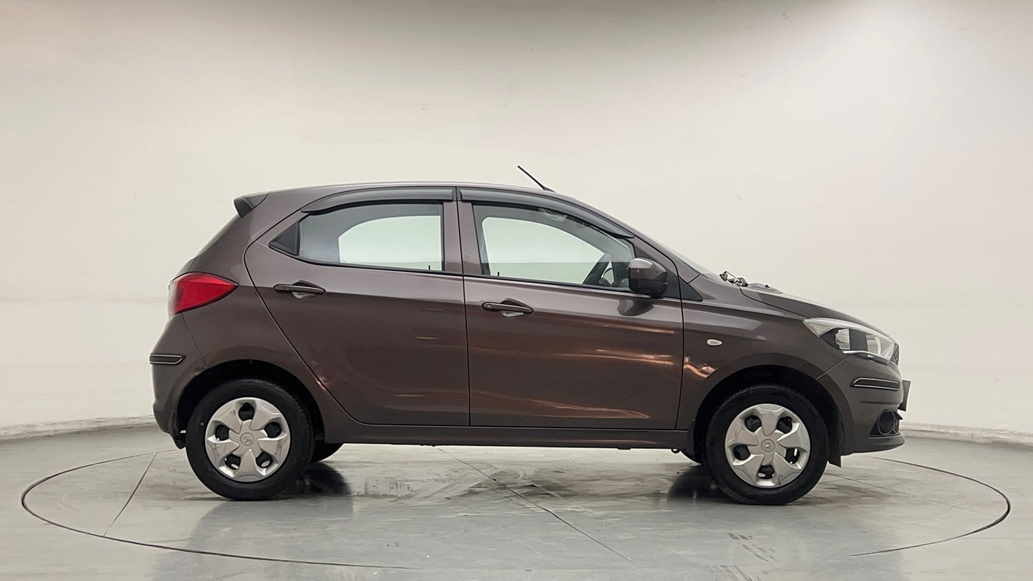 Used 2018 Tata Tiago Revotron XT Petrol Manual exterior RIGHT SIDE VIEW