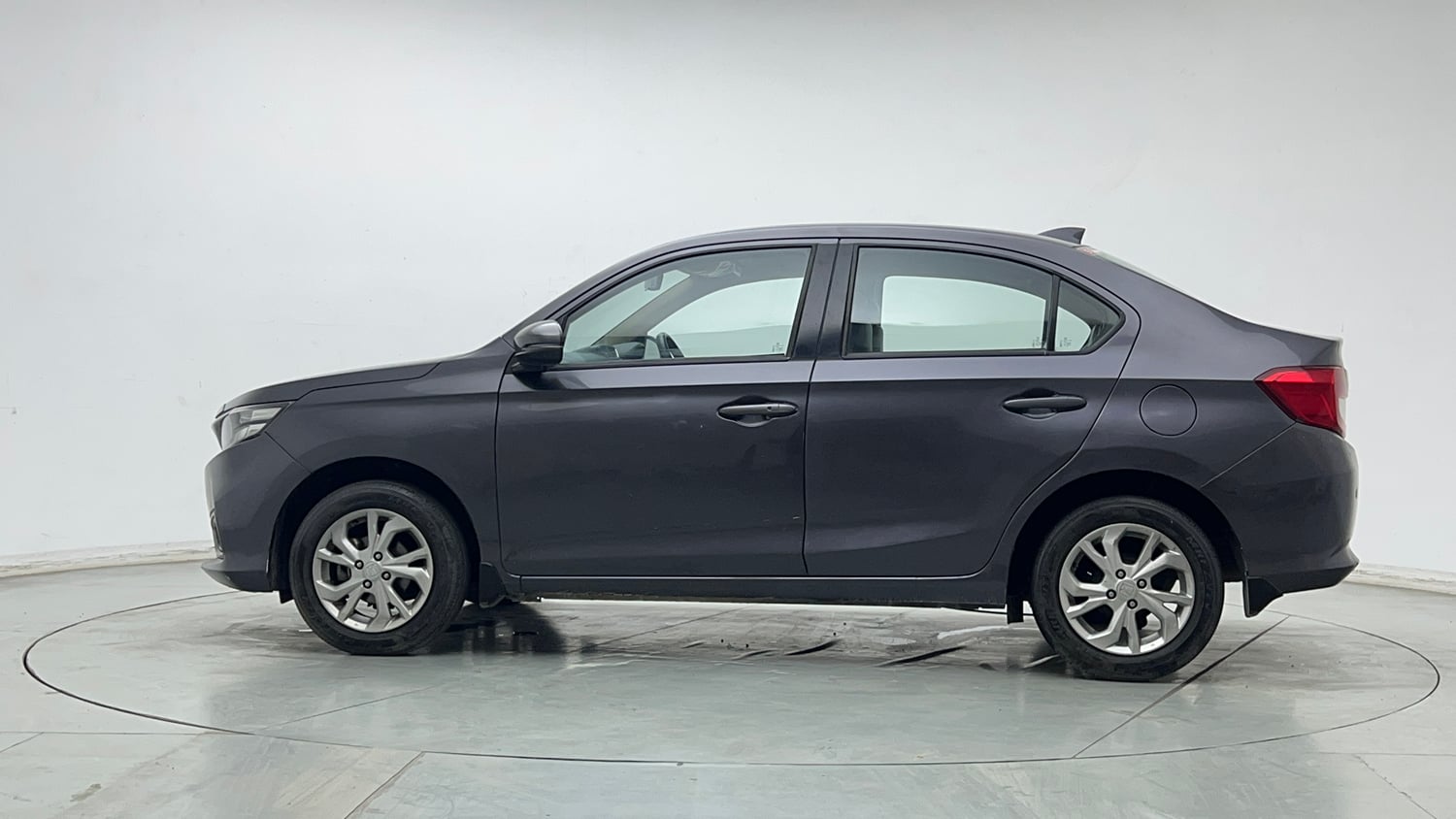 Used 2018 Honda Amaze 1.2 V MT Petrol Petrol Manual exterior LEFT SIDE VIEW