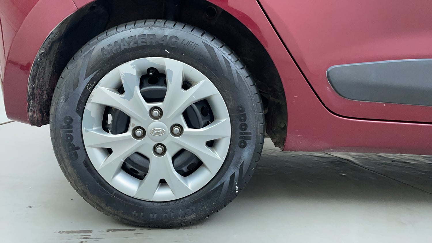 Used 2013 Hyundai Grand i10 Sportz 1.1 CRDi Diesel Manual tyres RIGHT REAR TYRE RIM VIEW