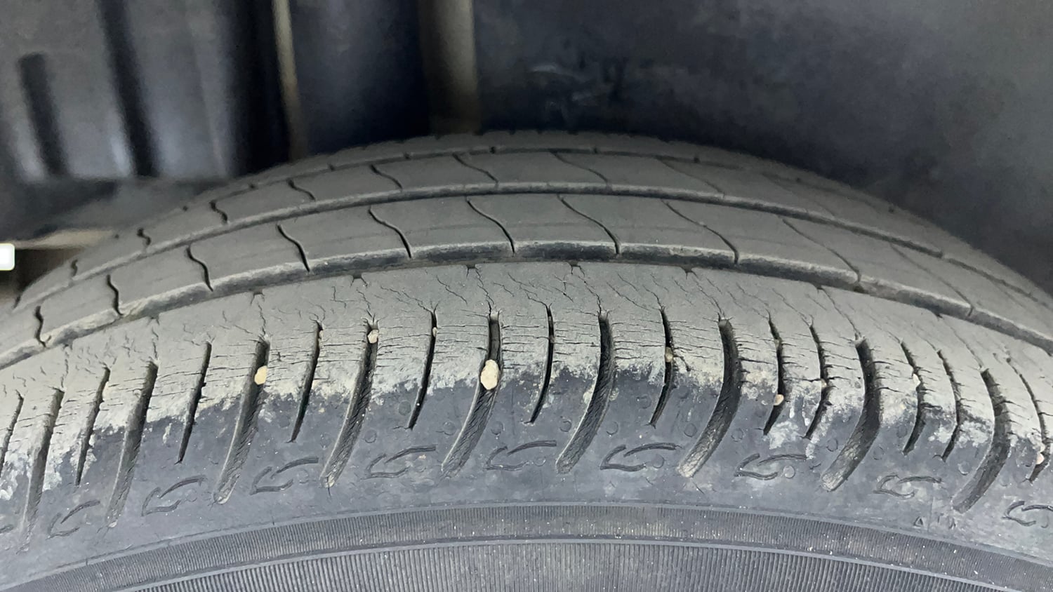 Used 2016 Maruti Suzuki Swift Dzire ZDI Diesel Manual tyres RIGHT REAR TYRE TREAD VIEW