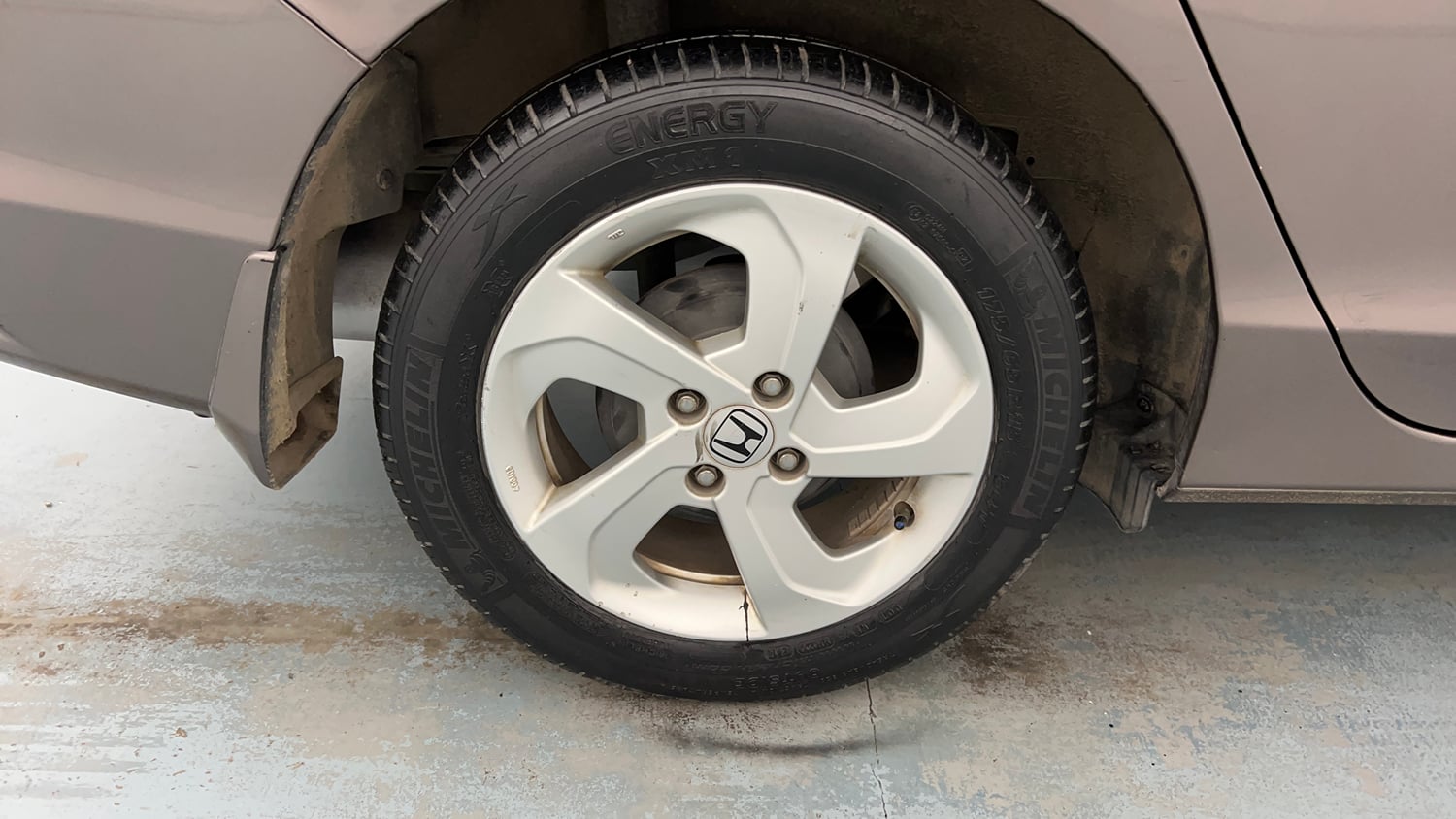 Used 2014 Honda City VX Petrol Manual tyres RIGHT REAR TYRE RIM VIEW