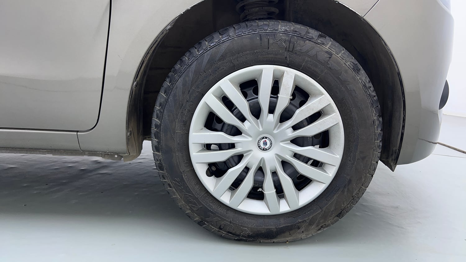 Used 2019 Maruti Suzuki Wagon R ZXi 1.2 Petrol Manual tyres RIGHT FRONT TYRE RIM VIEW