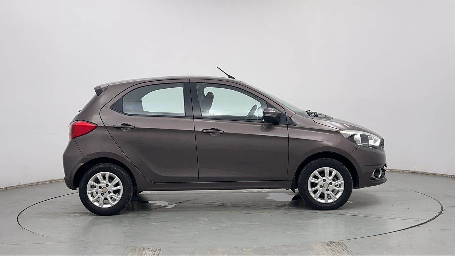 Used 2018 Tata Tiago Revotron XZ Petrol Manual exterior RIGHT SIDE VIEW