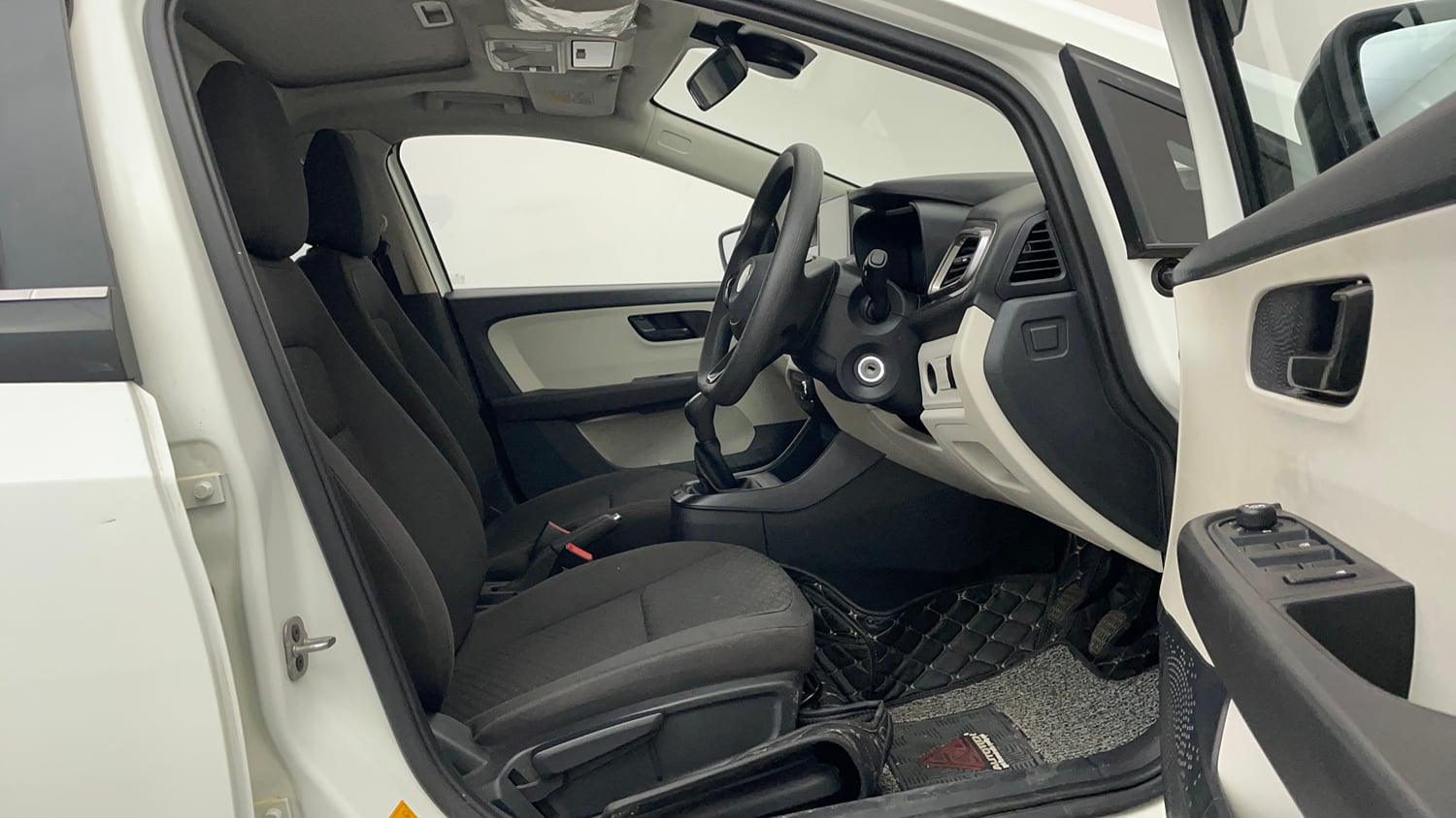 Used 2024 Tata Altroz XM Plus (S) Petrol Manual interior RIGHT SIDE FRONT DOOR CABIN VIEW