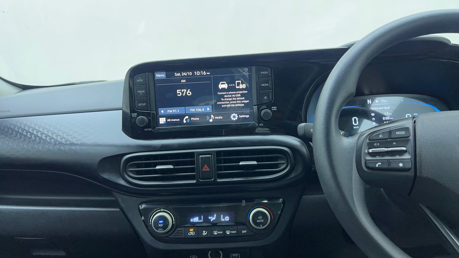 Used 2023 Hyundai Exter SX 1.2 AMT Petrol Automatic top_features Touch screen infotainment system