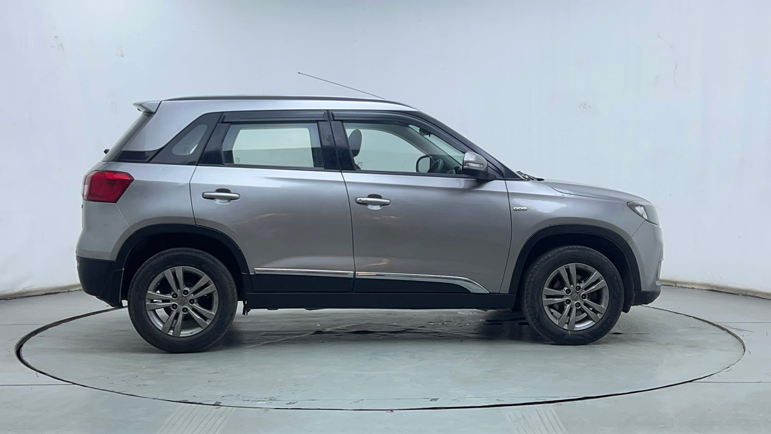 Used 2017 Maruti Suzuki Vitara Brezza [2016-2020] ZDi Plus Diesel Manual exterior RIGHT SIDE VIEW