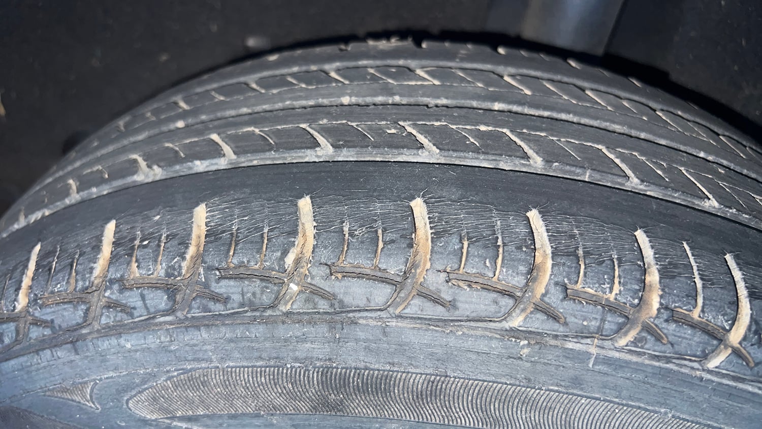 Used 2017 Maruti Suzuki Baleno Delta 1.2 Petrol Manual tyres LEFT REAR TYRE TREAD VIEW