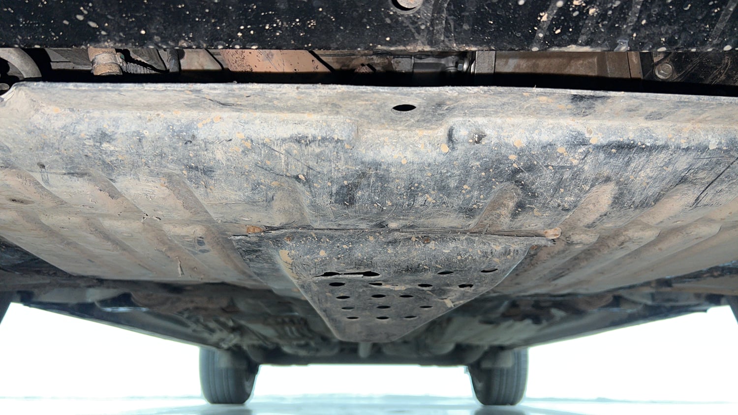 Used 2022 Tata Safari XTA Plus Diesel Automatic extra FRONT LEFT UNDERBODY VIEW