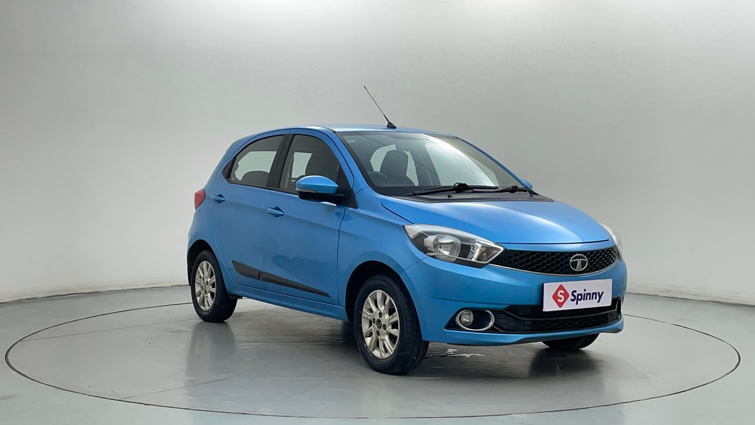 Used 2017 Tata Tiago Revotron XZ Petrol Manual exterior RIGHT FRONT CORNER VIEW