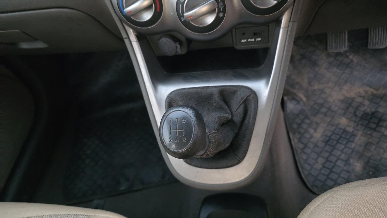 Used 2013 Hyundai i10 Sportz 1.2 Kappa2 Petrol Manual interior GEAR  KNOB VIEW
