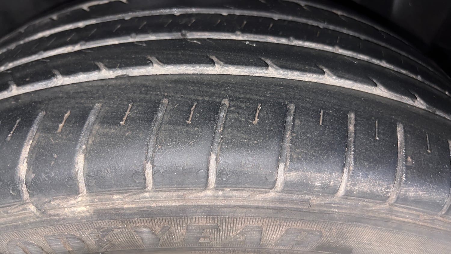 Used 2021 Maruti Suzuki Ciaz Alpha 1.5 AT Petrol Automatic tyres LEFT REAR TYRE TREAD VIEW