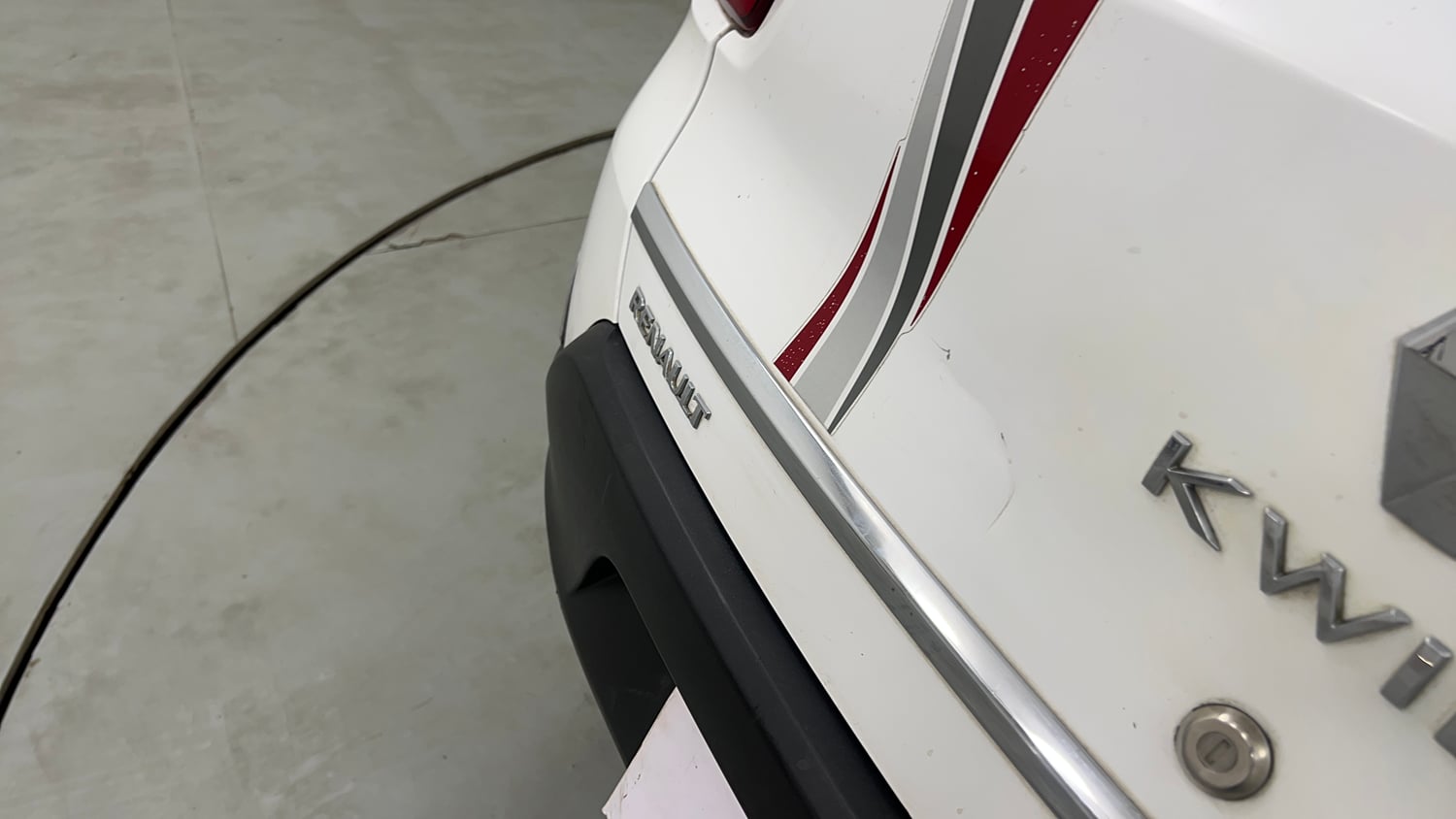 Used 2017 Renault Kwid 1.0 RXT AMT Petrol Automatic dents MINOR SCRATCH