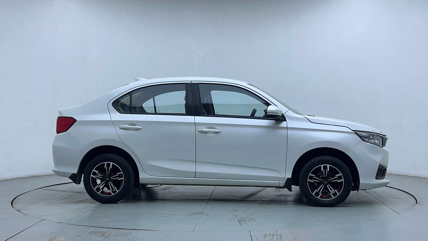 Used 2020 Honda Amaze 1.2 S MT Petrol Petrol Manual exterior RIGHT SIDE VIEW
