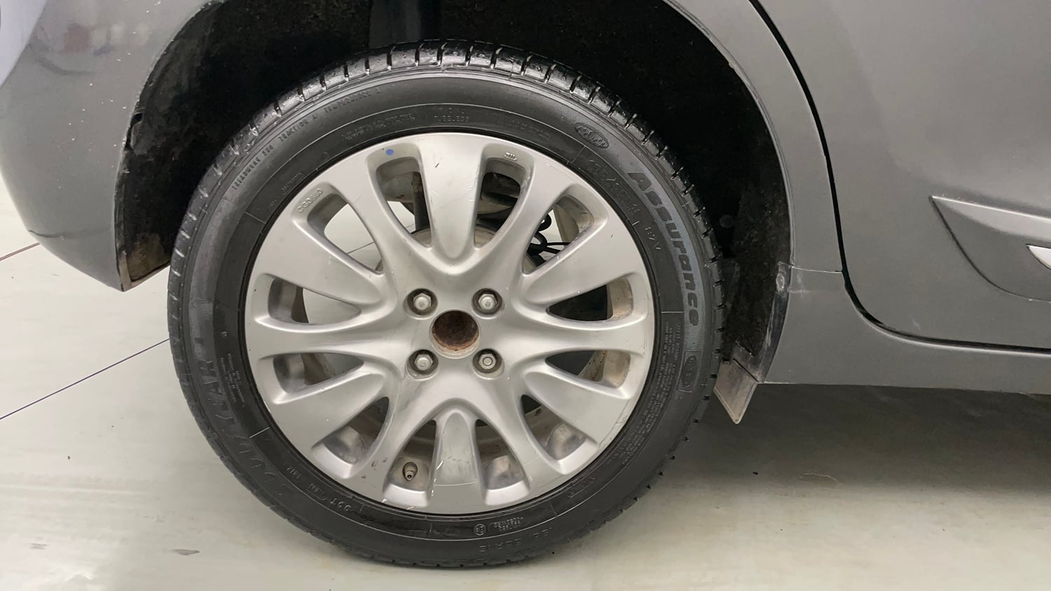 Used 2018 Maruti Suzuki Baleno Alpha 1.2 Petrol Manual tyres RIGHT REAR TYRE RIM VIEW