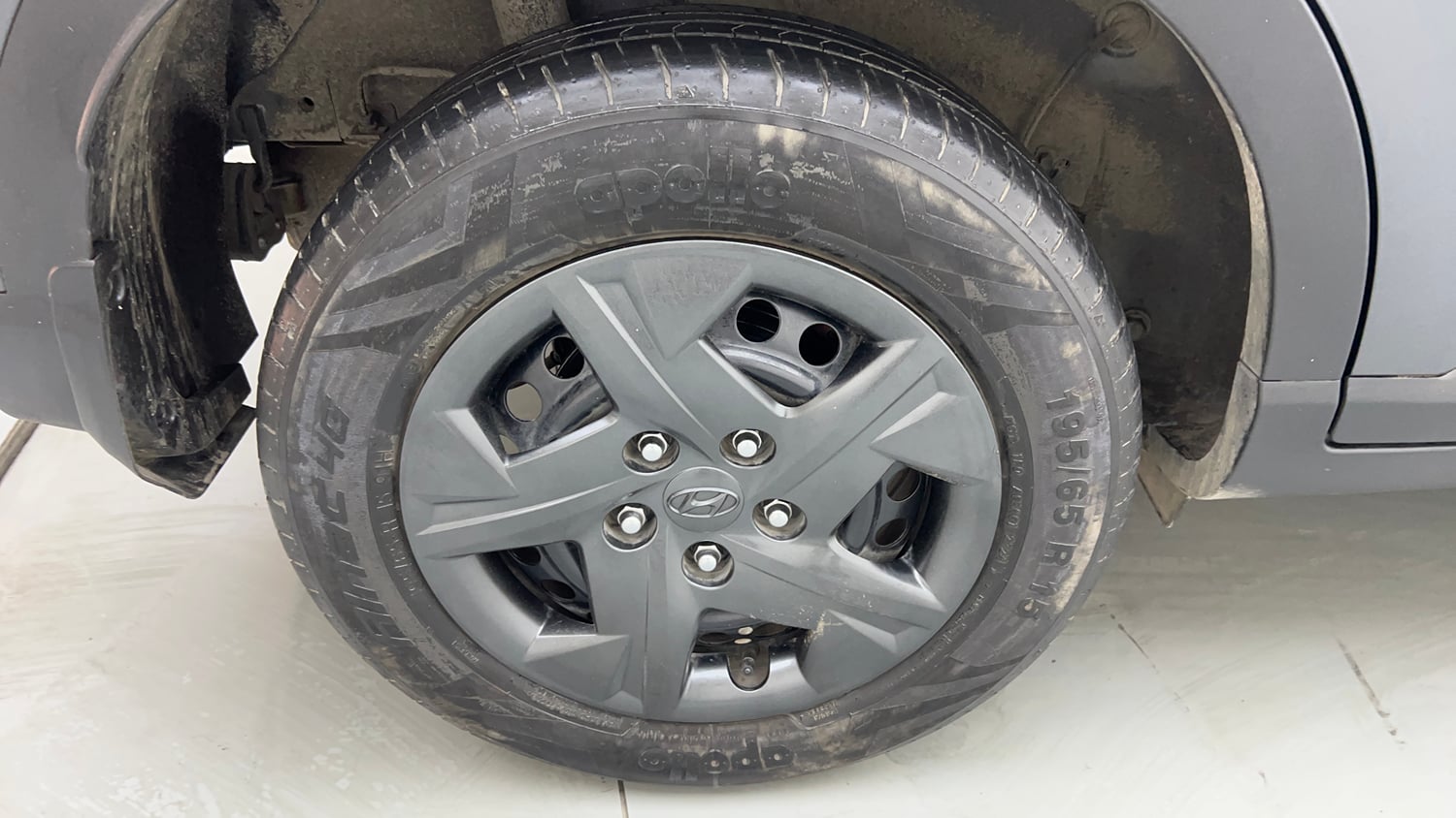 Used 2024 Hyundai Venue E 1.2 Petrol Petrol Manual tyres RIGHT REAR TYRE RIM VIEW