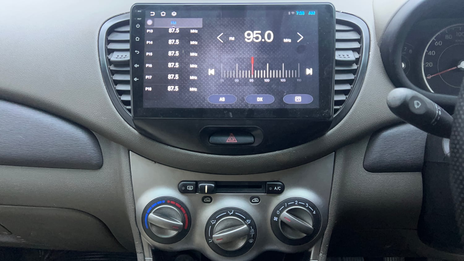 Used 2013 Hyundai i10 Magna 1.2 Kappa2 Petrol Manual interior MUSIC SYSTEM & AC CONTROL VIEW