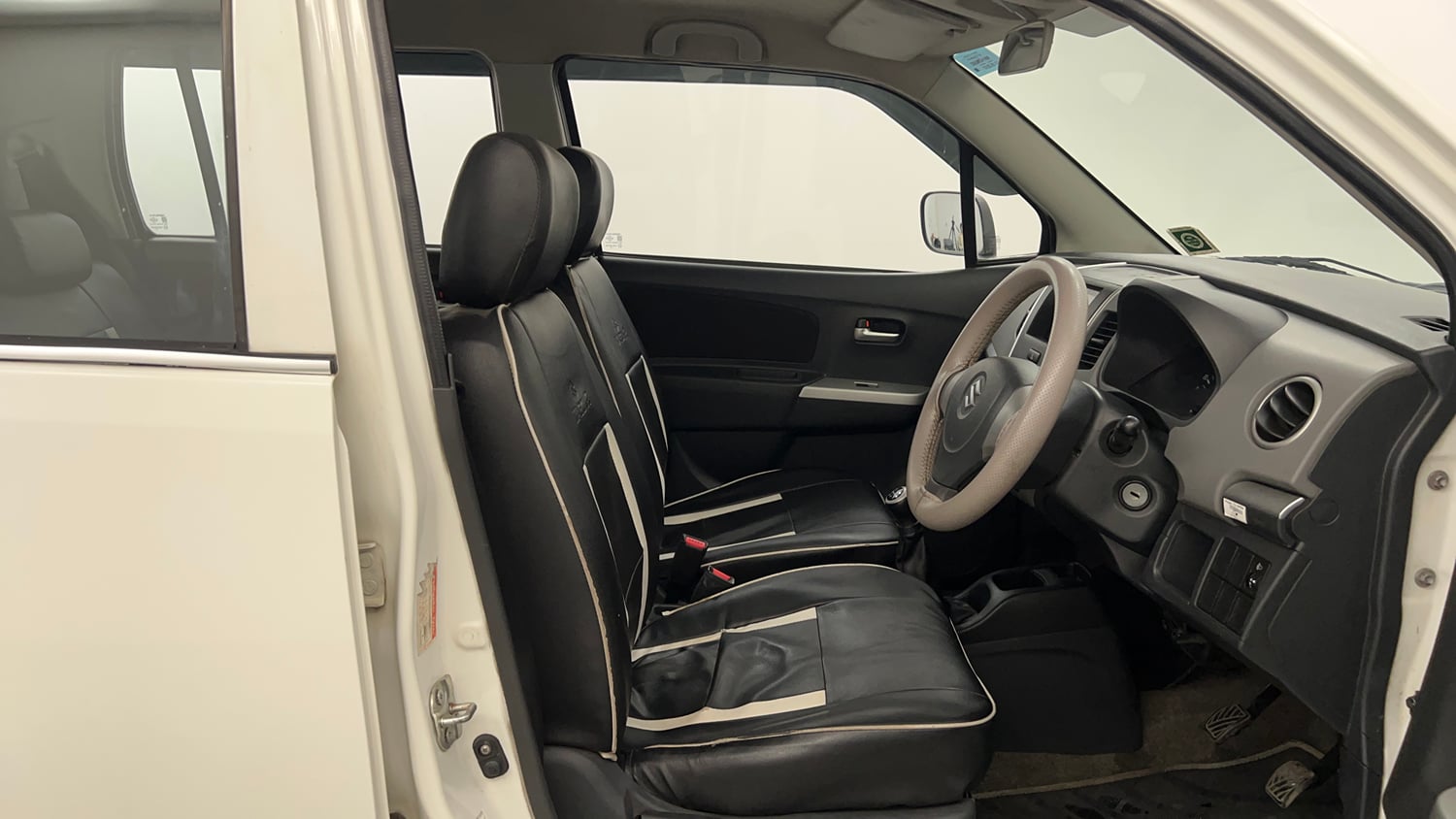 Used 2012 Maruti Suzuki Wagon R LXi Petrol Manual interior RIGHT SIDE FRONT DOOR CABIN VIEW
