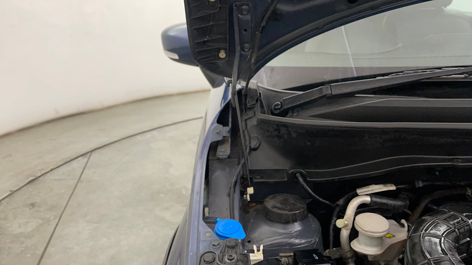 Used 2020 Maruti Suzuki Ignis Alpha 1.2 AMT Petrol Automatic engine ENGINE RIGHT SIDE HINGE & APRON VIEW